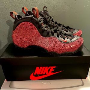 Nike Air Foamposite One Cracked Lava size 10.5